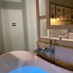 Mes A Moi In - De Charme - Baignoire Balneo