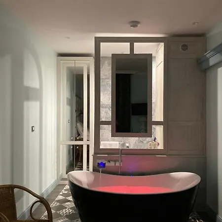 Mes A Moi In - De Charme - Baignoire Balneo * Pézenas