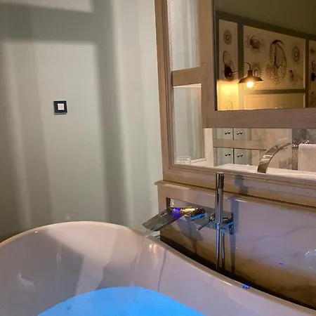 Mes A Moi In - De Charme - Baignoire Balneo