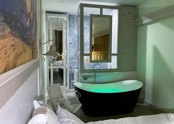 Mes A Moi In - De Charme - Baignoire Balneo * Pézenas
